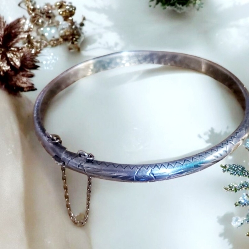Chic 925 Hinged Silver Chain Bracelet/Bangle. 6.0 Grams.